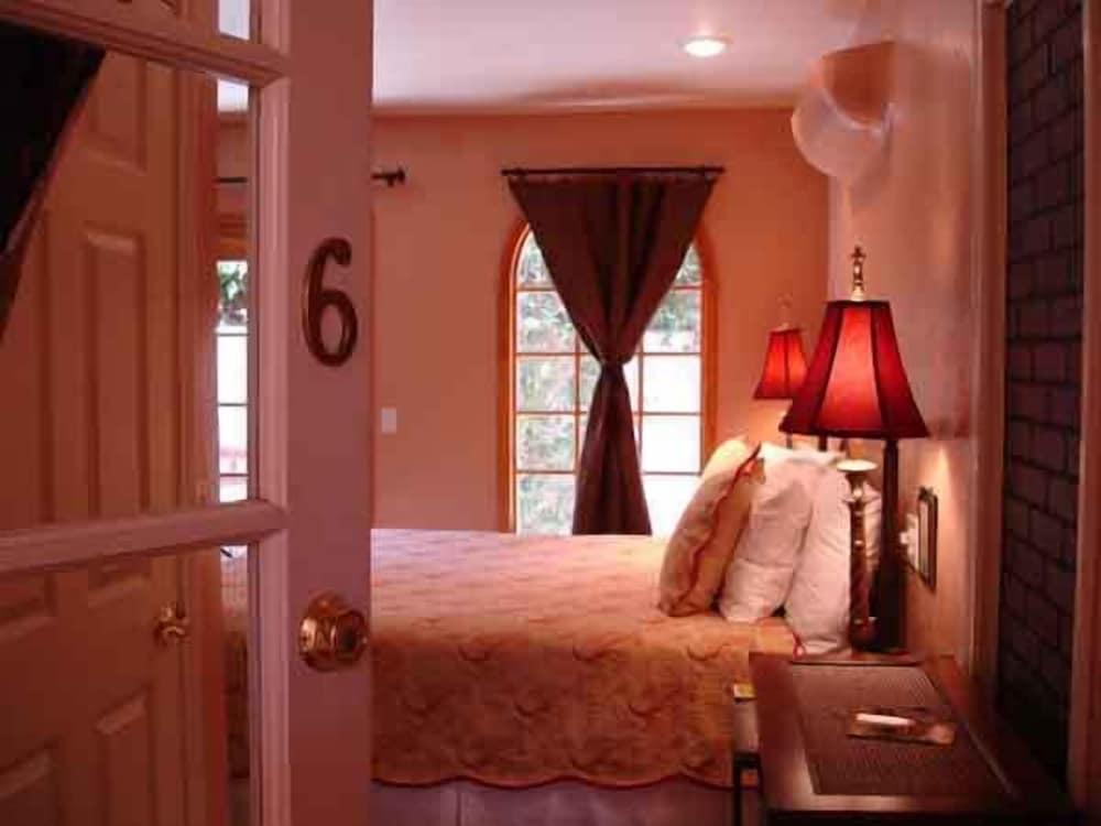 Coyote Inn photo 9