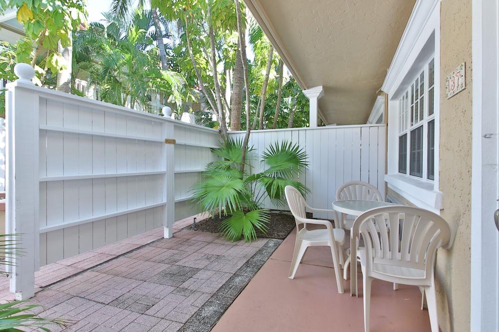 Tortuga Inn Beach Resort photo 65
