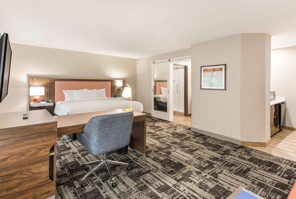 Hampton Inn & Suites Benton Harbor photo 11