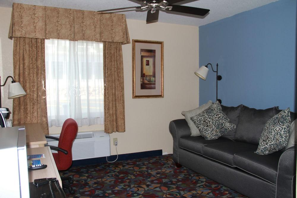 Baymont by Wyndham Stevens Point photo 30