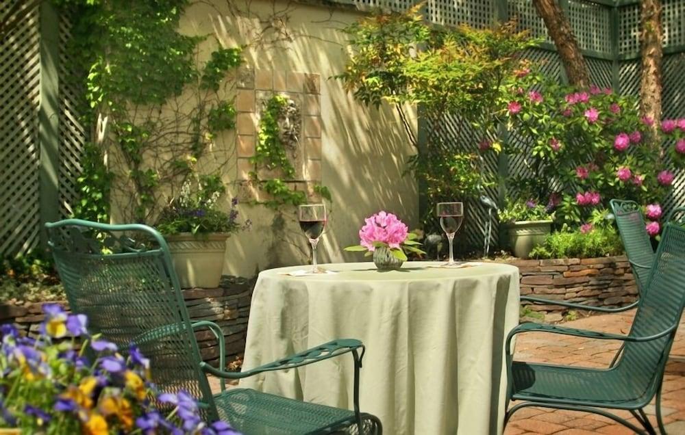 Lambertville House photo 37