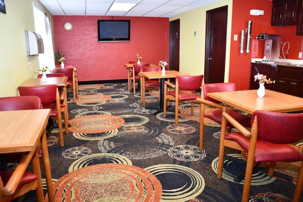 Regency Inn & Suites photo 16