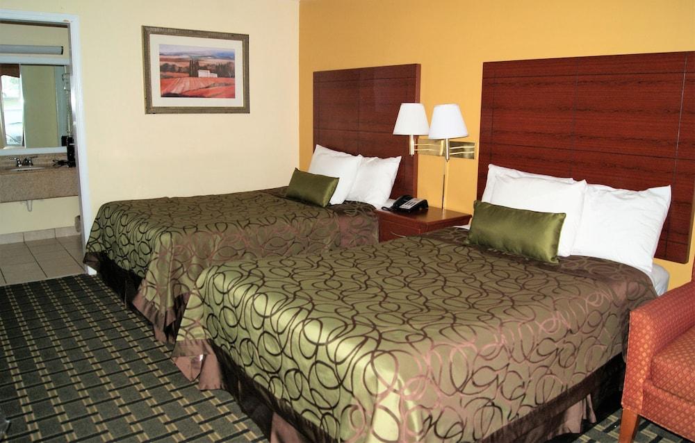 Red Carpet Inn photo 18