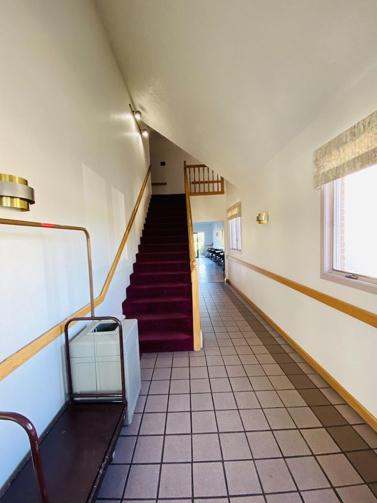 Fleetwood Inn & Suites photo 25