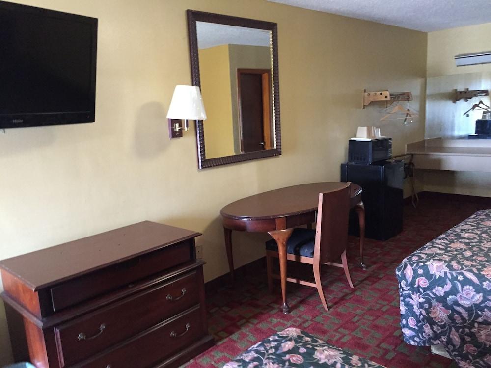 Aloha Inn photo 39