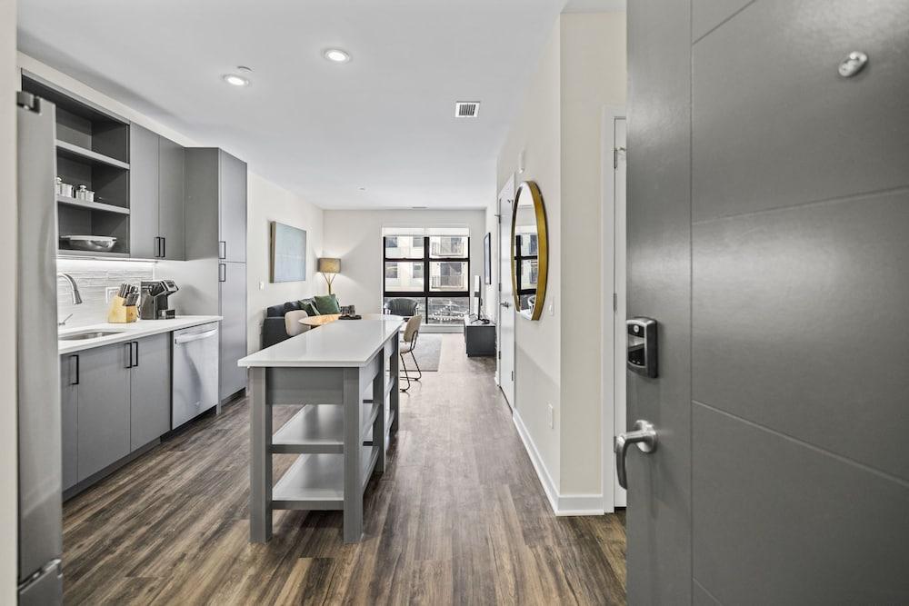 Placemakr Cathedral Heights photo 16