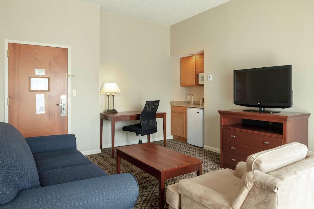 DoubleTree Suites by Hilton Hotel Mt. Laurel photo 24