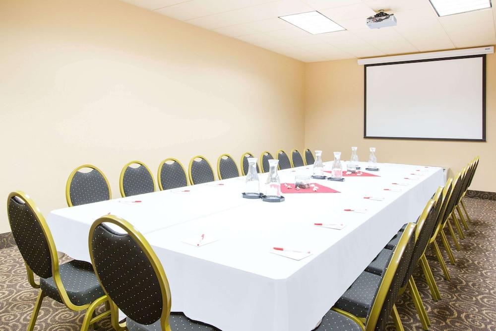 Ramada Tropics Resort & Conf Center by Wyndham Des Moines photo 14