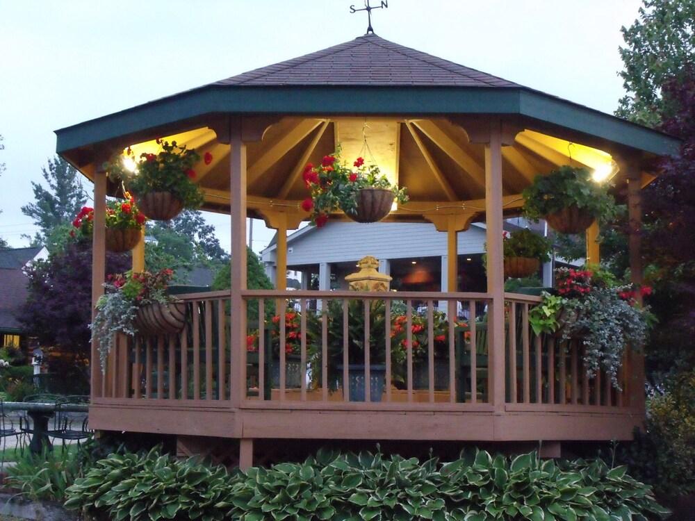 Hemlock Inn photo 29