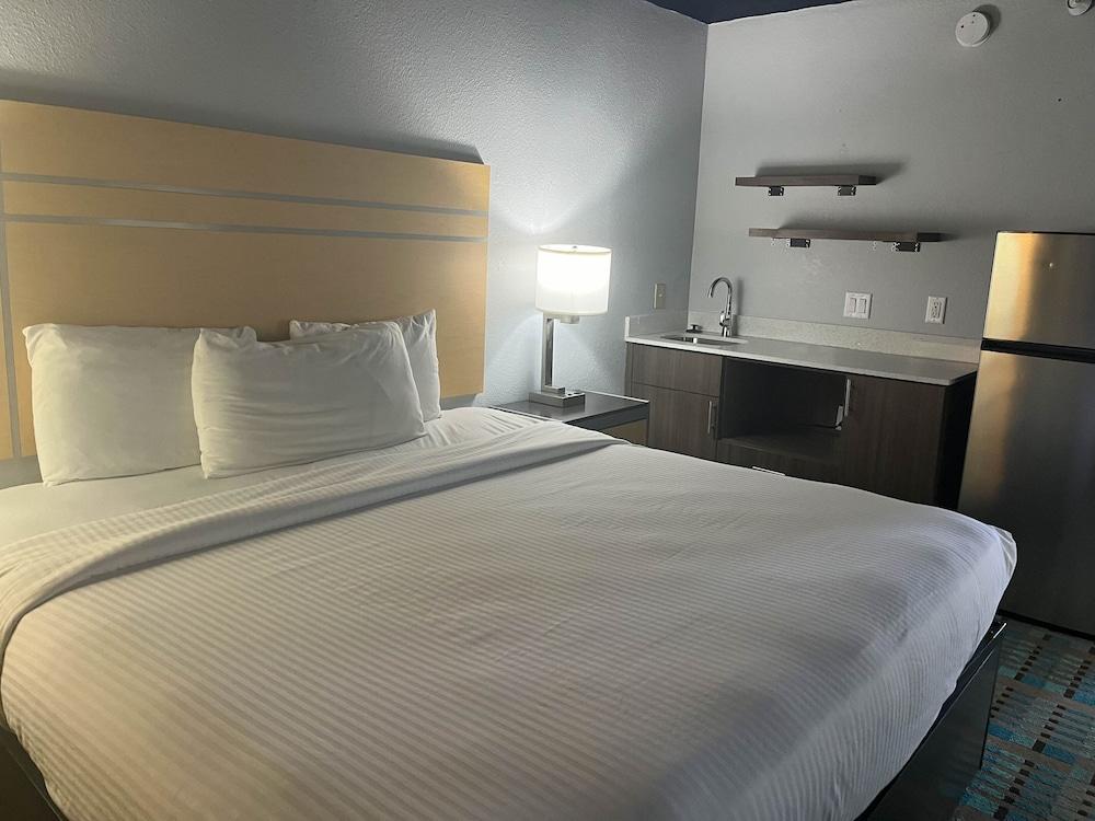 Studio 6 Amarillo, TX – West Medical Center photo 25