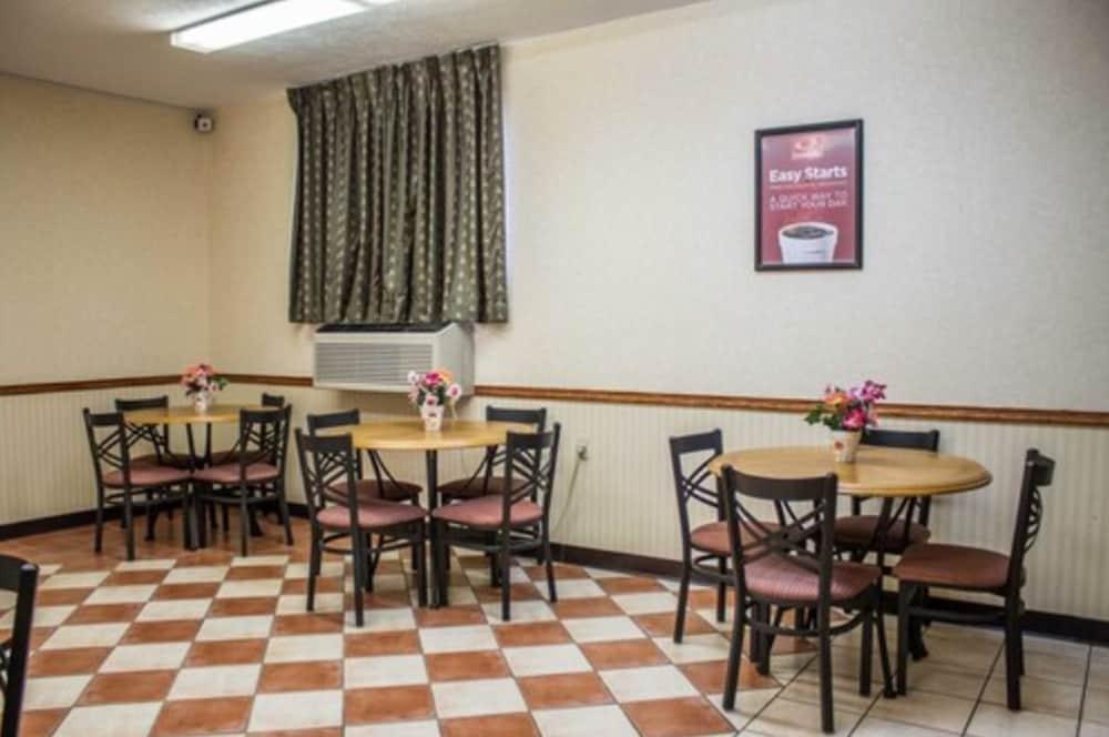 Econo Lodge Kent - Akron West photo 47