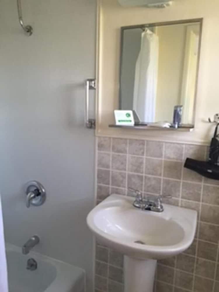 Rock Ledge Motel photo 19