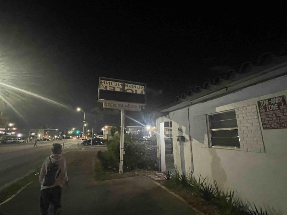 Sunshine Inn Motel photo 7