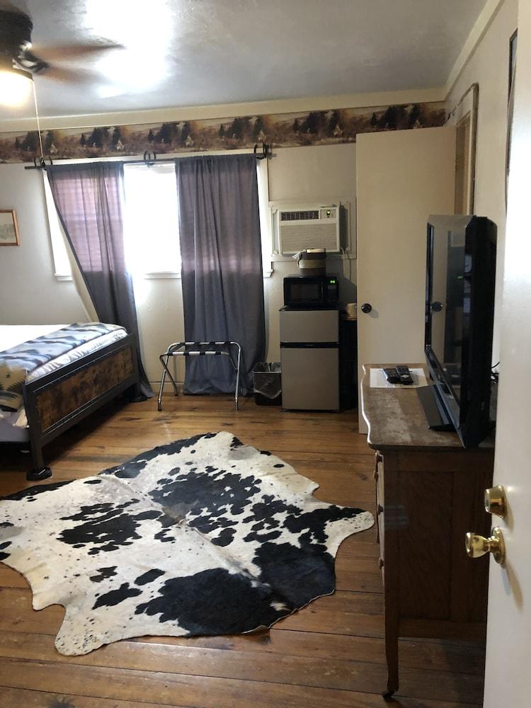 Fort Davis Drug Store Hotel photo 13