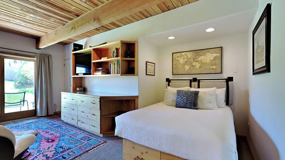 The Timberline Condominiums photo 4
