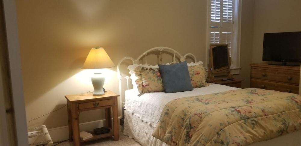 Downtown Guest Quarters Hotel photo 37