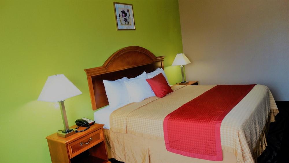 Oak Tree Inn & Suites photo 6