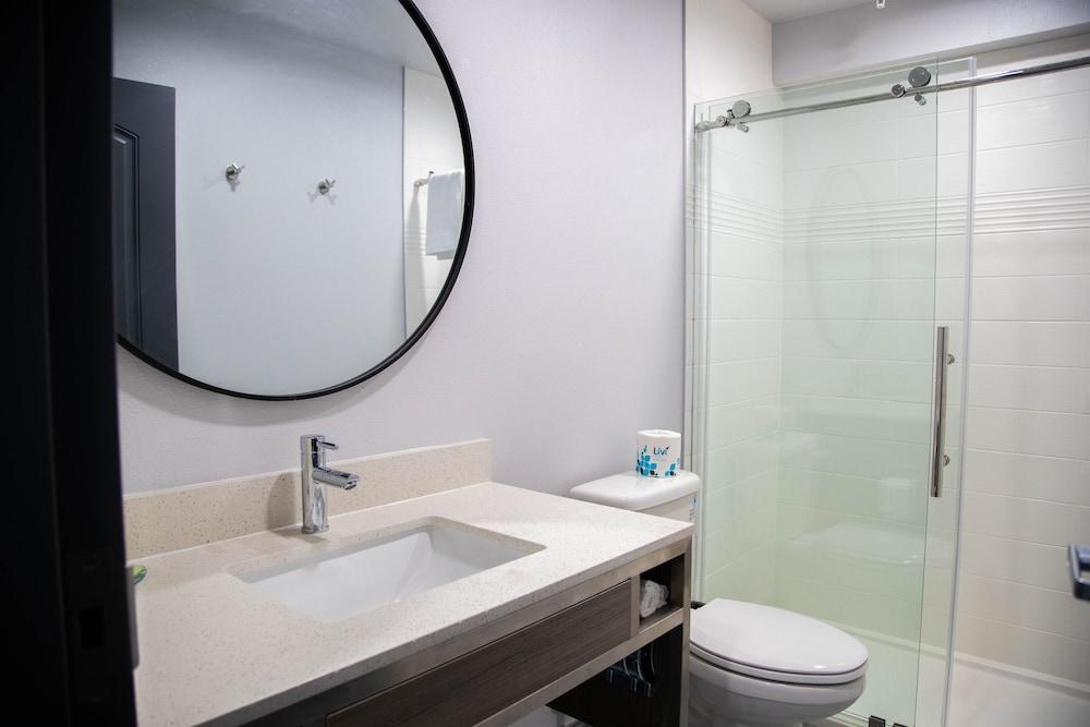 Pico Rivera Inn and Suites photo 9