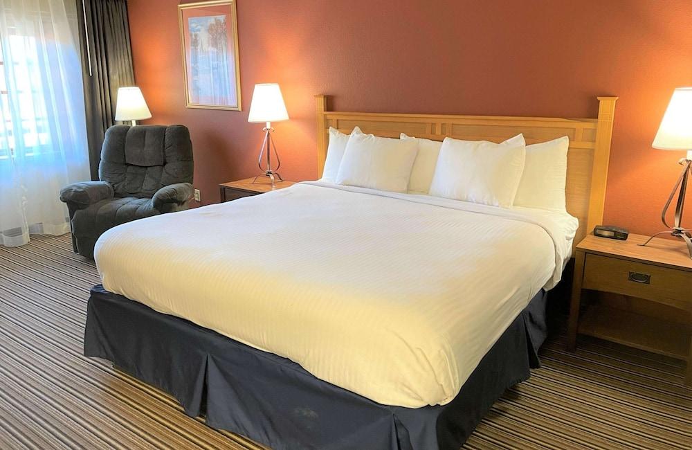 Crossroads Hotel and Event Center photo 36