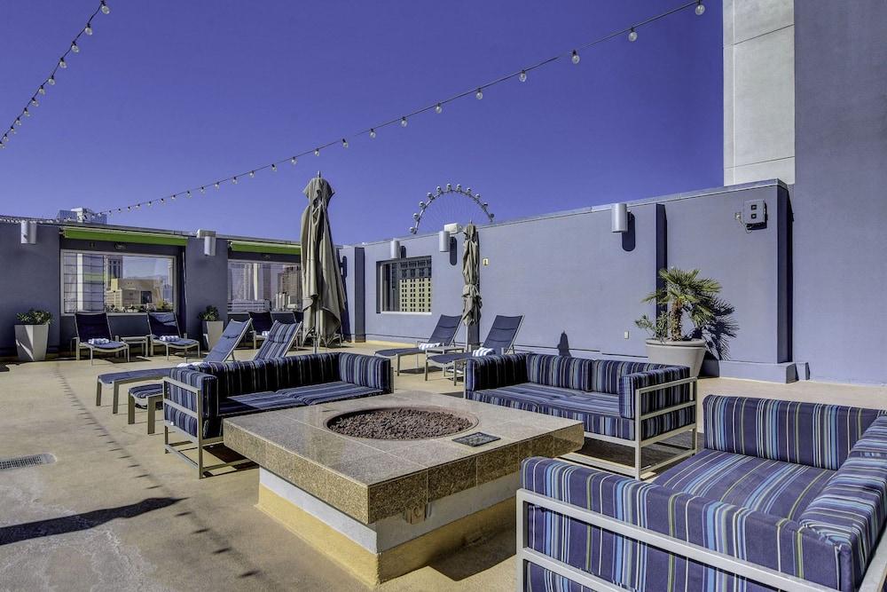 Sapphire Skyline Premium Suite photo 18