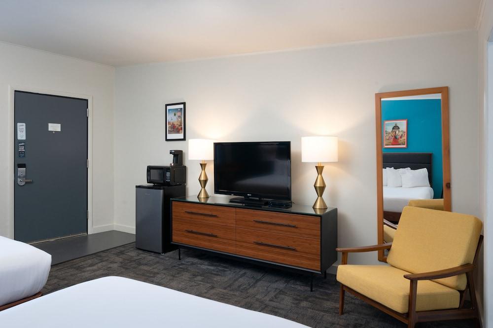 The Sapphire Motel photo 31