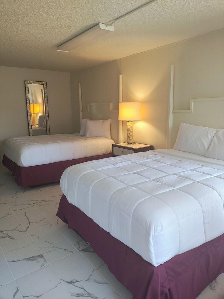 Super Inn Motel photo 6
