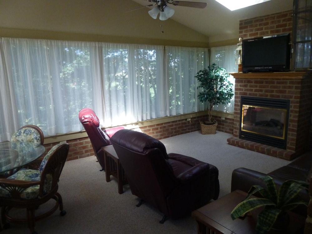 Smoketown Inn photo 13