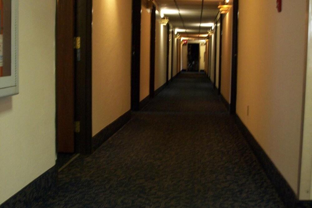 Lodi Valley Suites photo 25