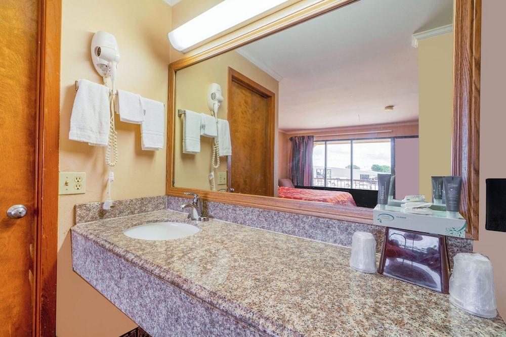 River Valley Motor Inn photo 51
