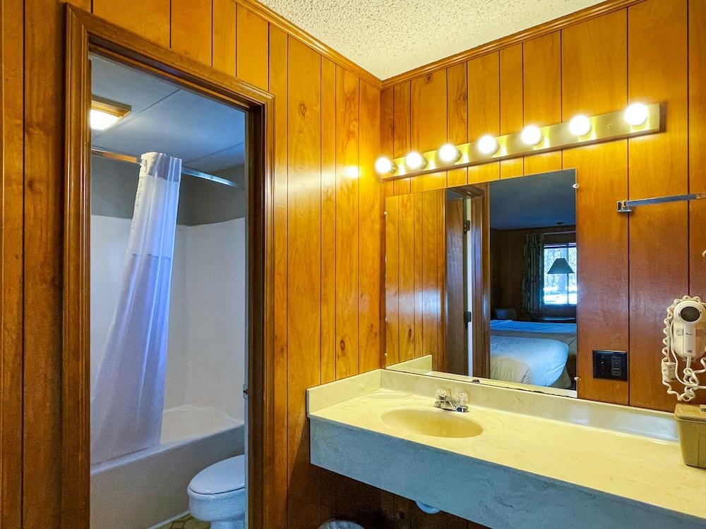Travelers Inn photo 33