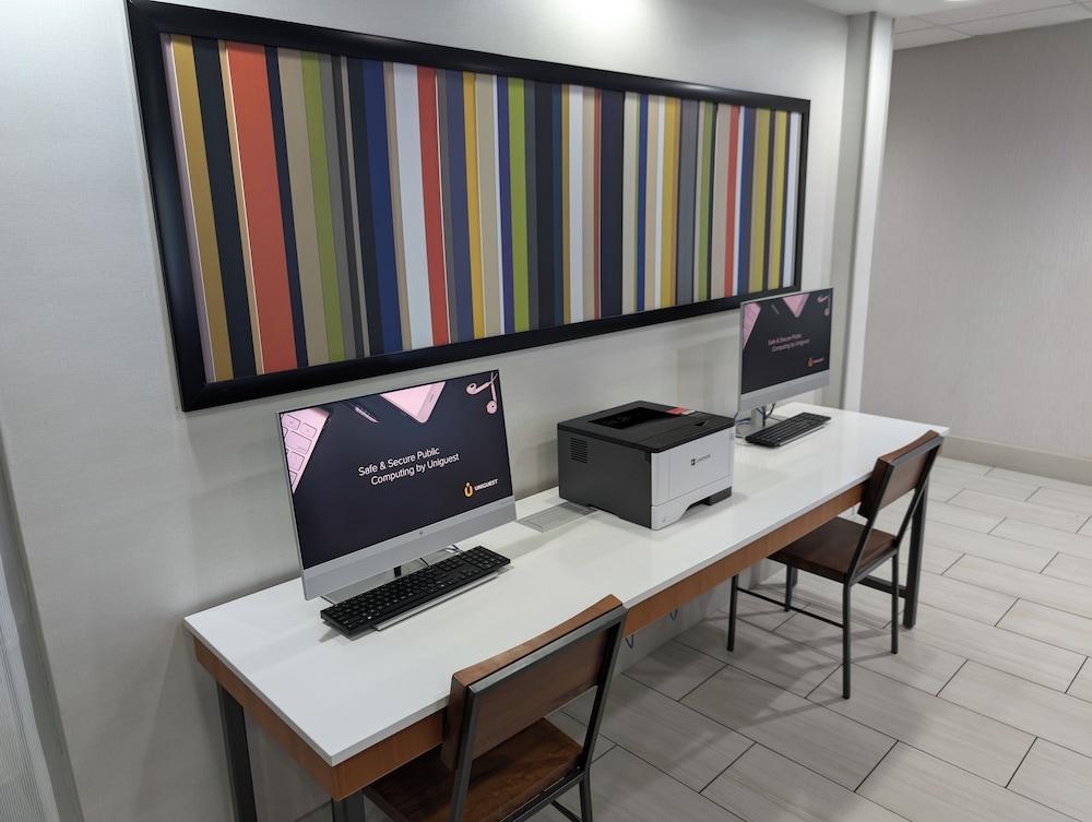 Holiday Inn Express Hotel & Suites by IHG photo 15