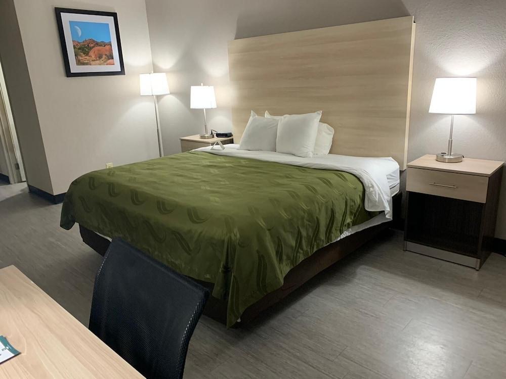 Quality Inn Airport East photo 23