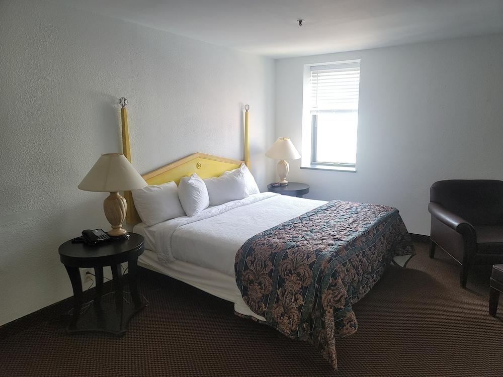 The McLure Hotel and Conference Center photo 22