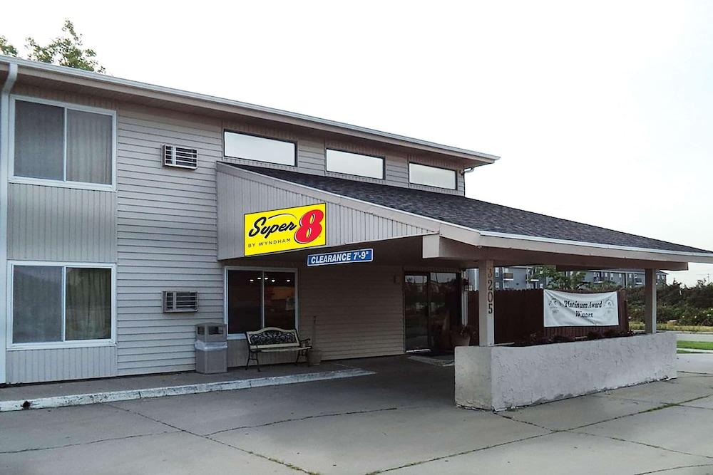 Super 8 by Wyndham Grand Island South photo 1