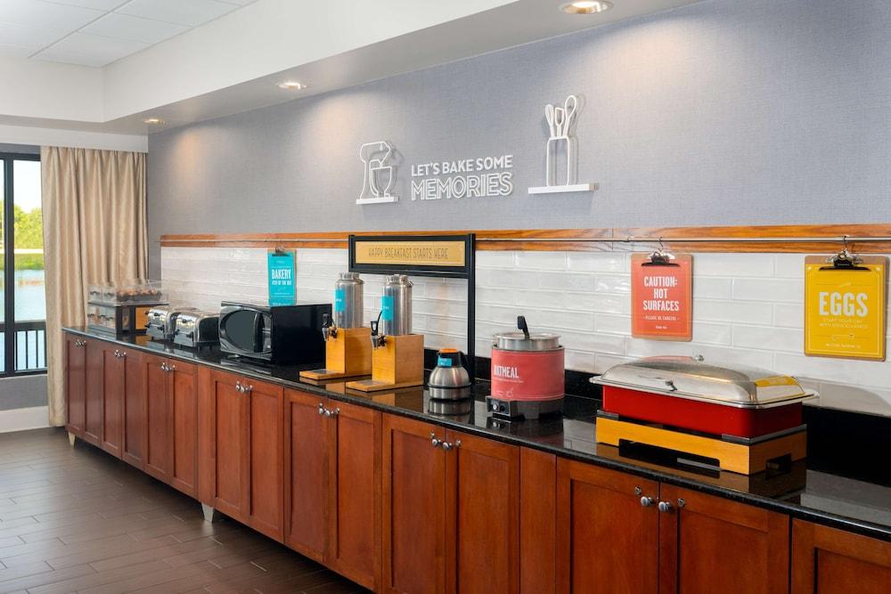 Hampton Inn Bonita Springs/Naples-North photo 32