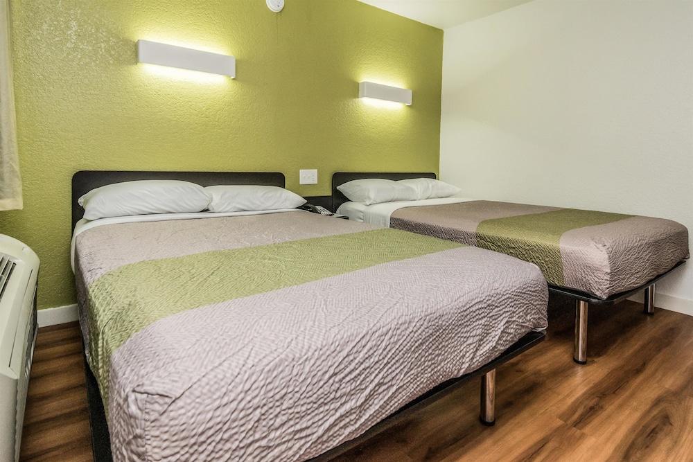 Motel 6 Fort Worth, TX - North photo 12