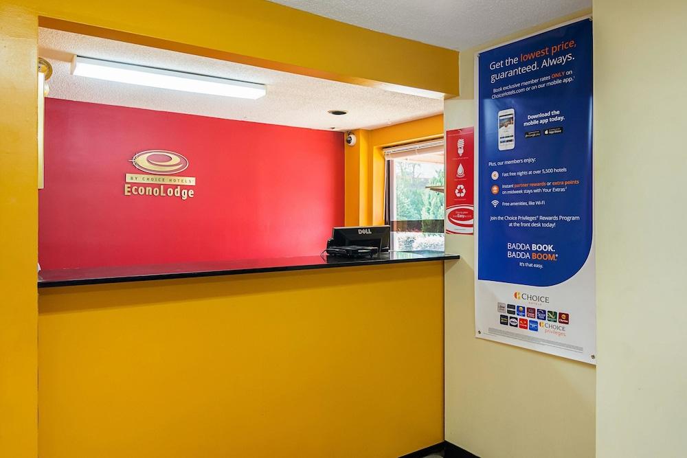 Econo Lodge Research Triangle Park photo 4
