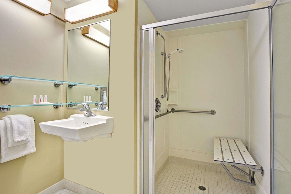 Travelodge by Wyndham Presidio San Francisco photo 11
