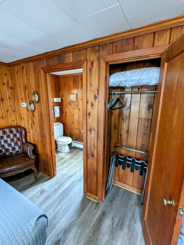 Riverside Motel photo 91