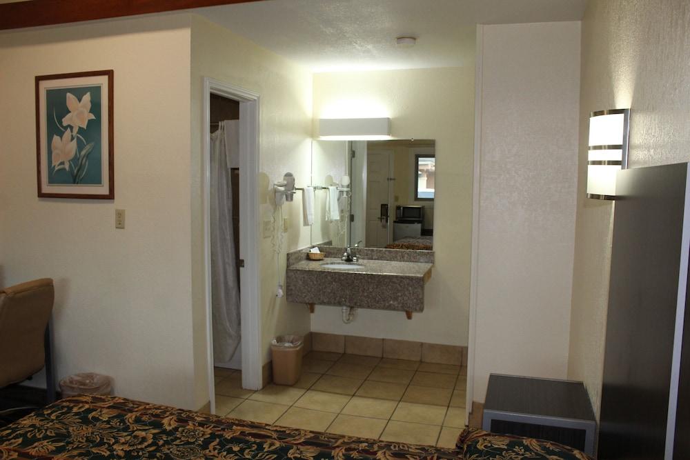 EverGreen Inn & RV photo 30