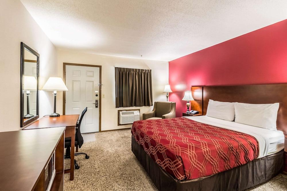 Econo Lodge Valley City photo 9