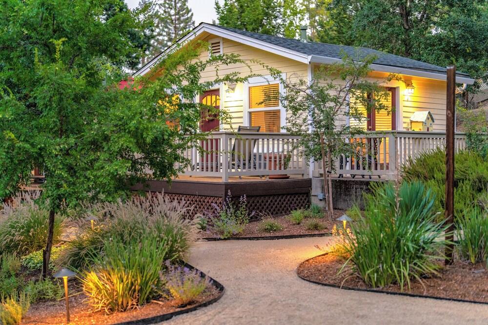 Aurora Park Cottages photo 11