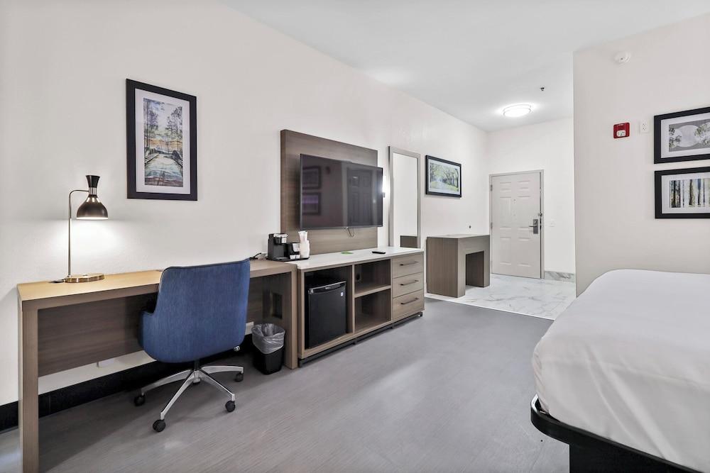 La Quinta Inn & Suites by Wyndham Atlanta South - Newnan photo 45