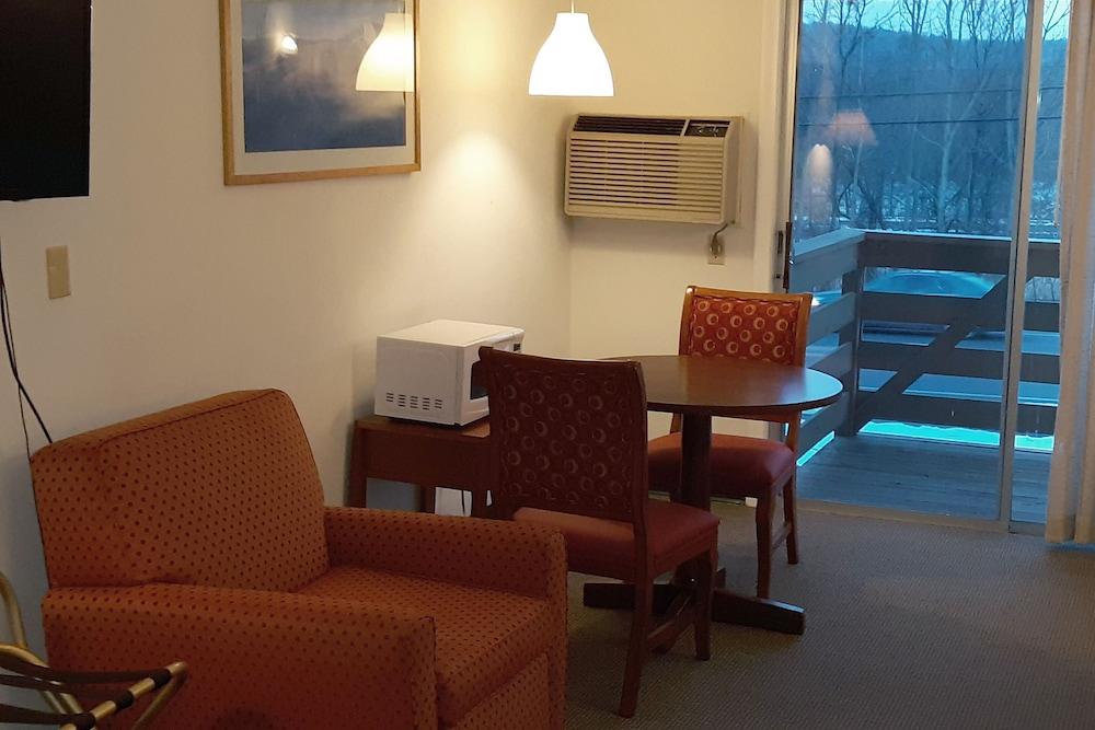 Iron Horse Inn photo 22