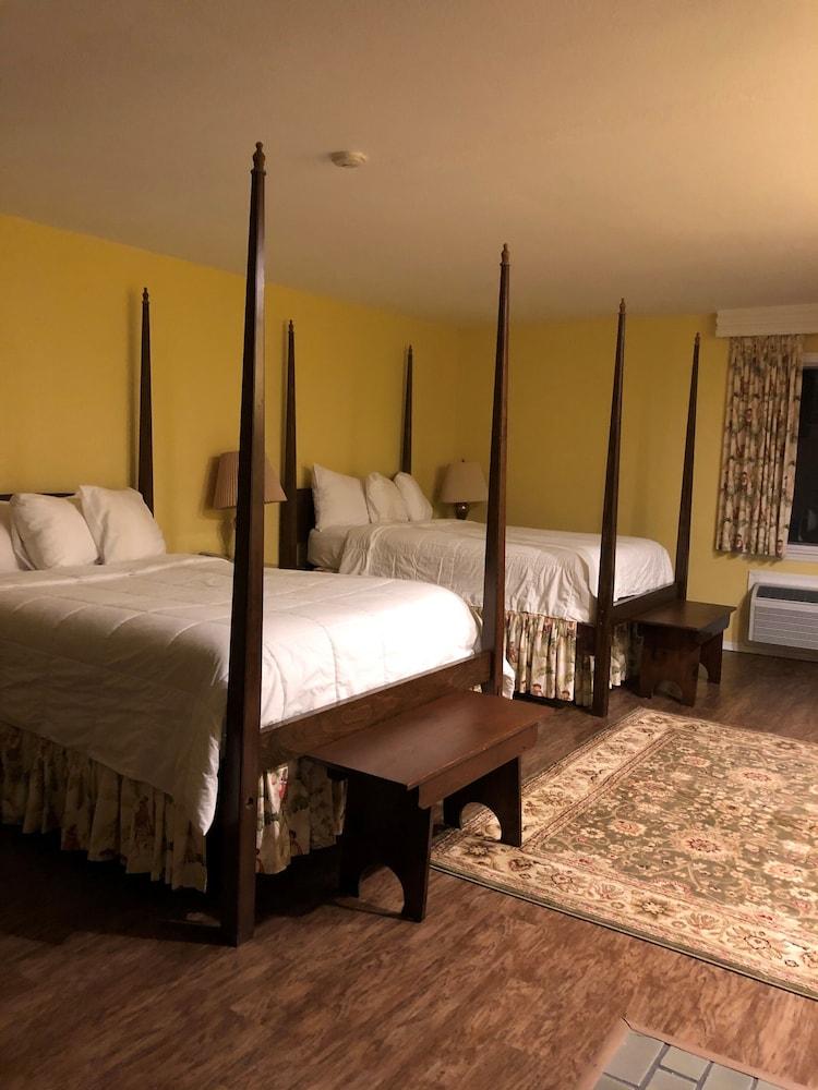 Delamater Inn photo 81