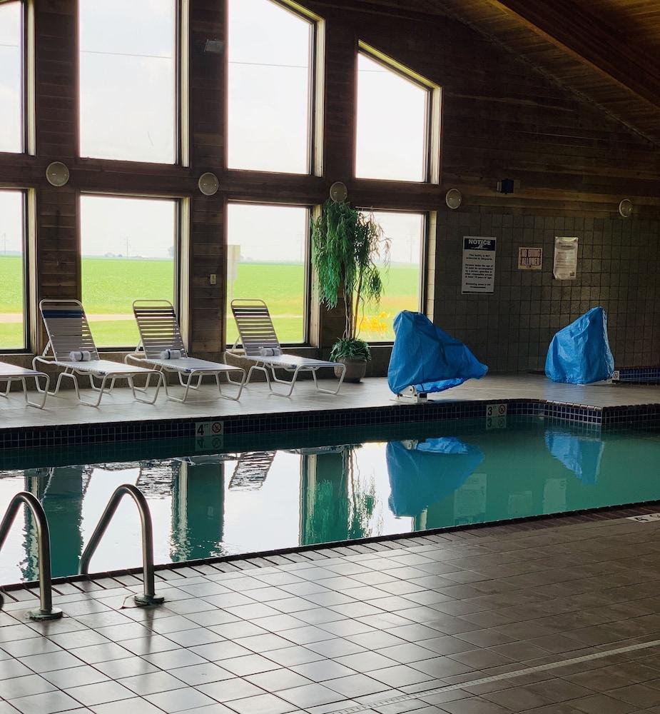 AmericInn by Wyndham Kewanee photo 7