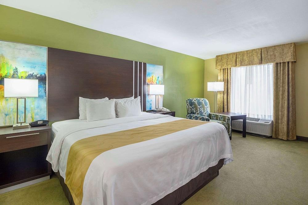 Quality Inn Paris photo 28