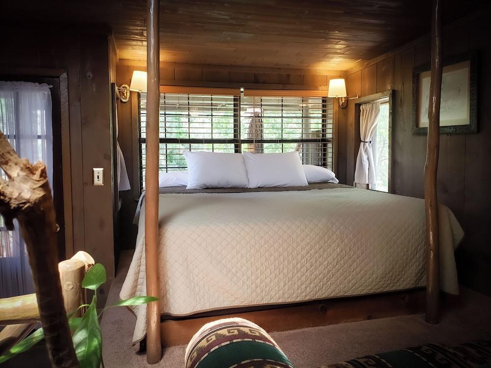 Bear Creek Motel And Cabins photo 13