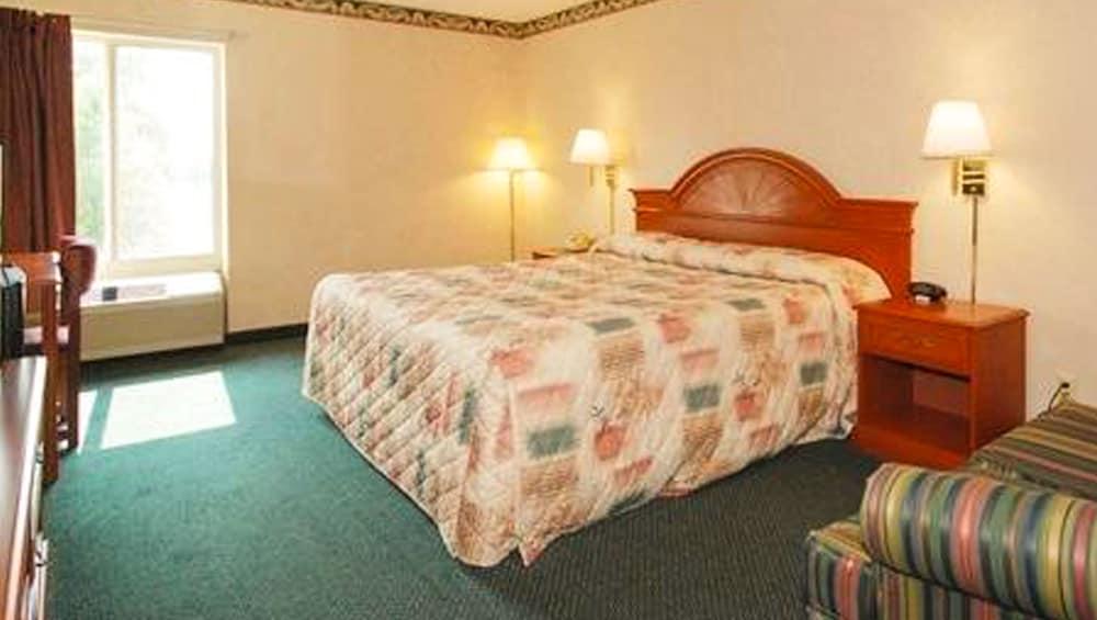 Beaver Dam Inn photo 23