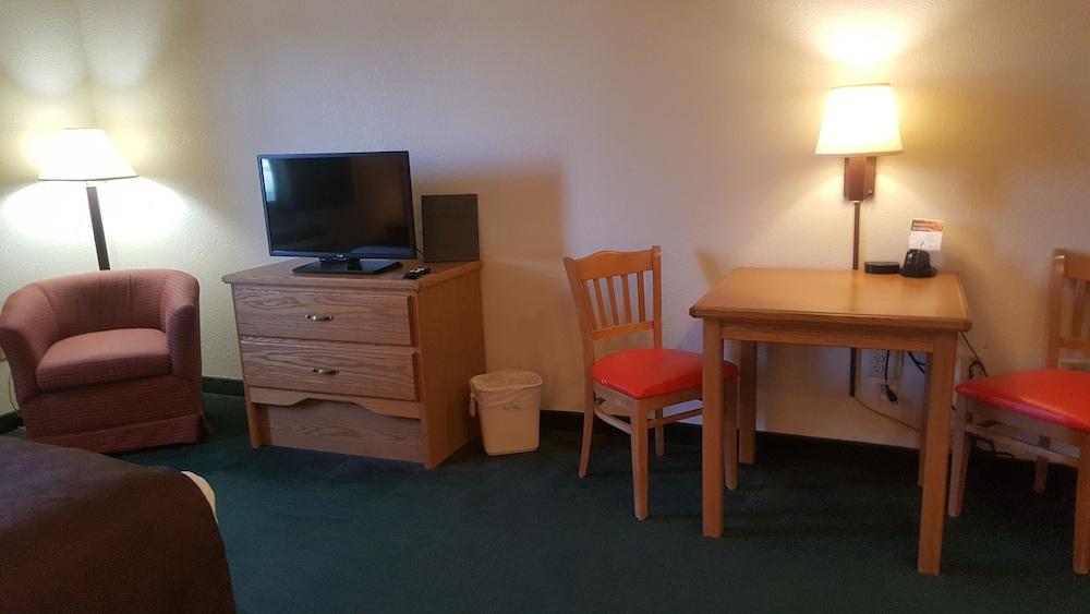 Holiday Inn Express Garden City East by IHG photo 11